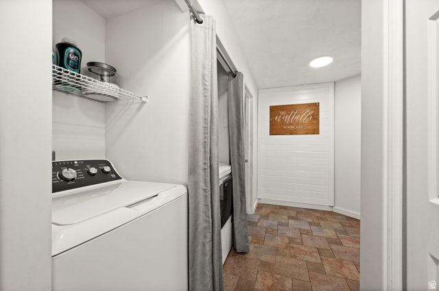 9229 S JEFFERSON CV, Sandy, UT 84070