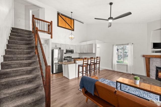 9229 S JEFFERSON CV, Sandy, UT 84070