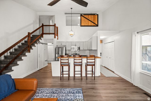 9229 S JEFFERSON CV, Sandy, UT 84070