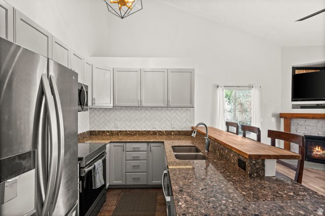 9229 S JEFFERSON CV, Sandy, UT 84070
