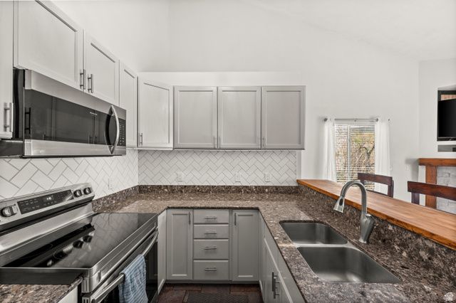 9229 S JEFFERSON CV, Sandy, UT 84070