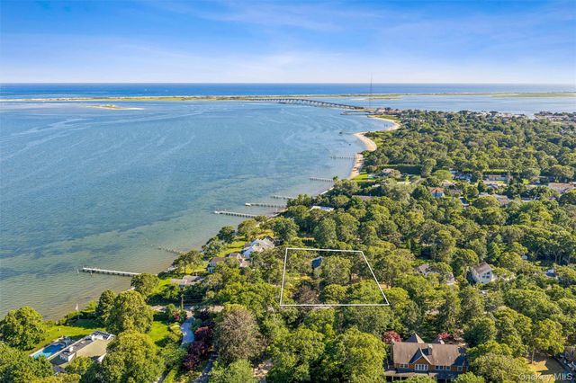 172 Bay Avenue E, Hampton Bays, NY 11946