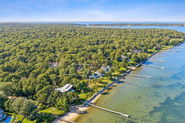 172 Bay Avenue E, Hampton Bays, NY 11946