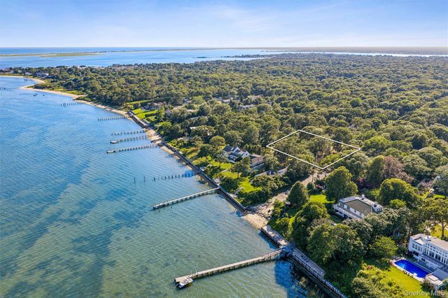 172 Bay Avenue E, Hampton Bays, NY 11946