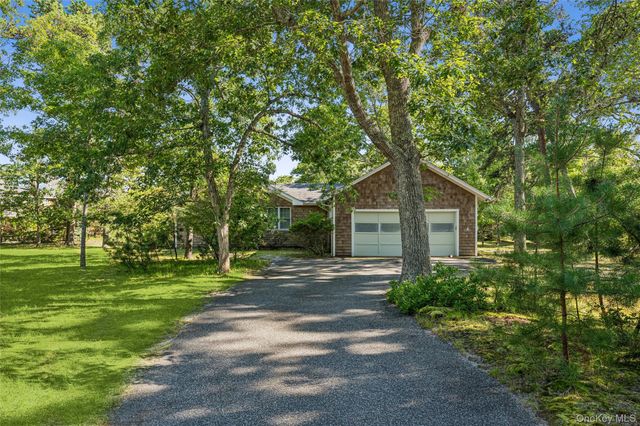 172 Bay Avenue E, Hampton Bays, NY 11946