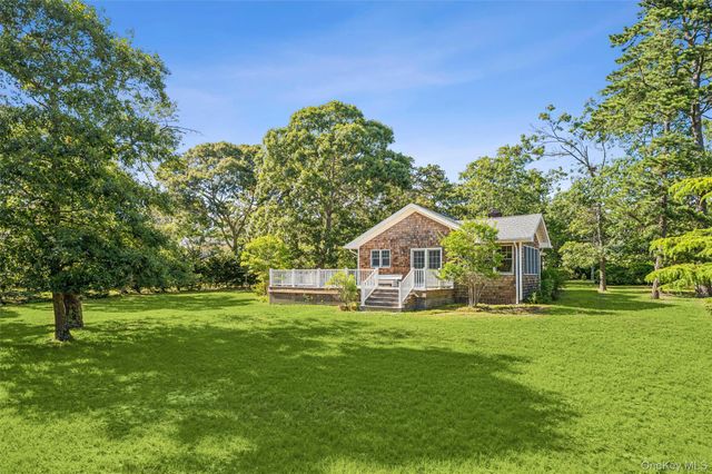 172 Bay Avenue E, Hampton Bays, NY 11946
