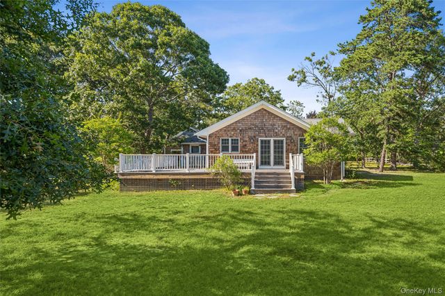 172 Bay Avenue E, Hampton Bays, NY 11946