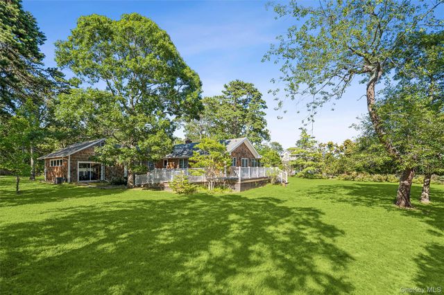 172 Bay Avenue E, Hampton Bays, NY 11946