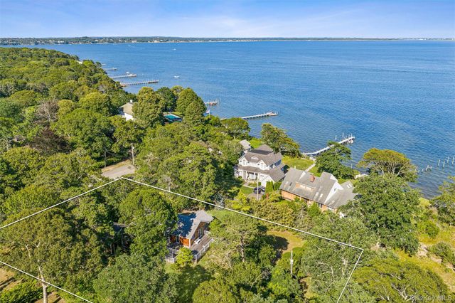 172 Bay Avenue E, Hampton Bays, NY 11946