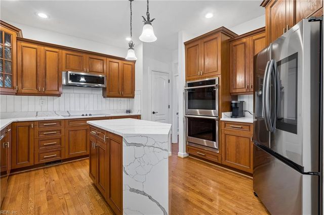 915 Shelter Rock LN, Chesapeake, VA 23322