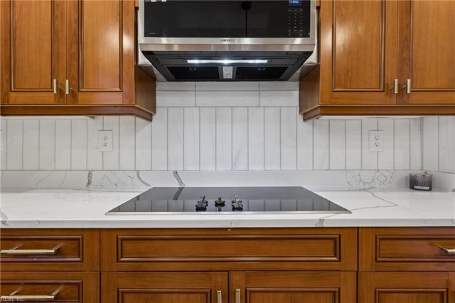 915 Shelter Rock LN, Chesapeake, VA 23322