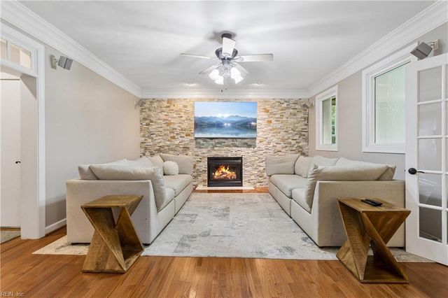 915 Shelter Rock LN, Chesapeake, VA 23322