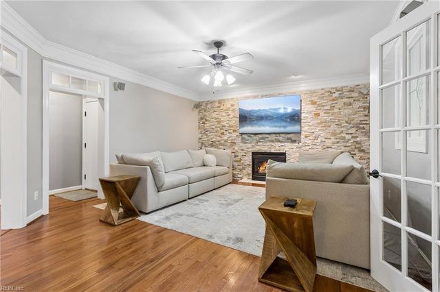 915 Shelter Rock LN, Chesapeake, VA 23322