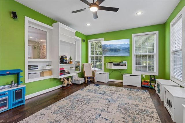 915 Shelter Rock LN, Chesapeake, VA 23322