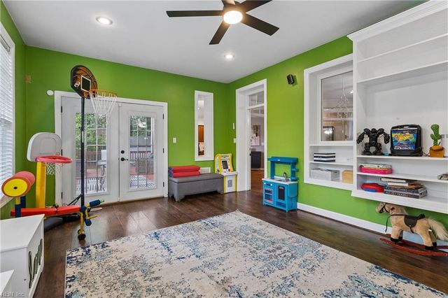 915 Shelter Rock LN, Chesapeake, VA 23322