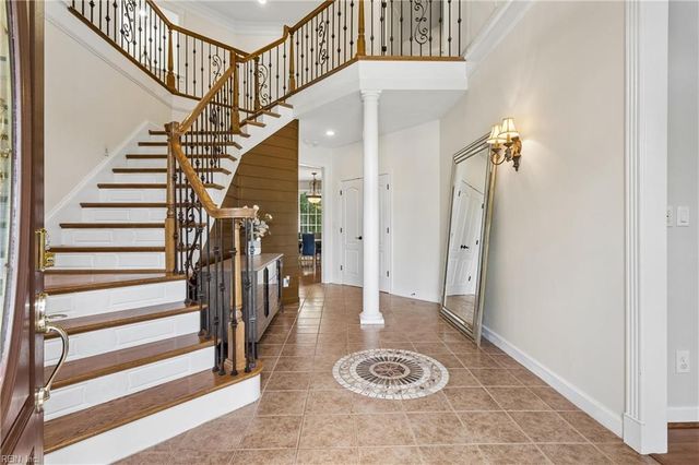 915 Shelter Rock LN, Chesapeake, VA 23322