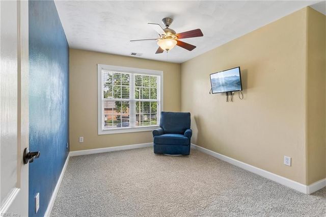 915 Shelter Rock LN, Chesapeake, VA 23322