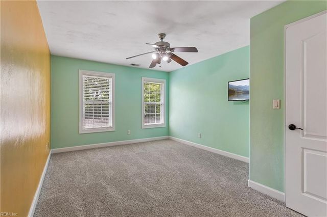 915 Shelter Rock LN, Chesapeake, VA 23322