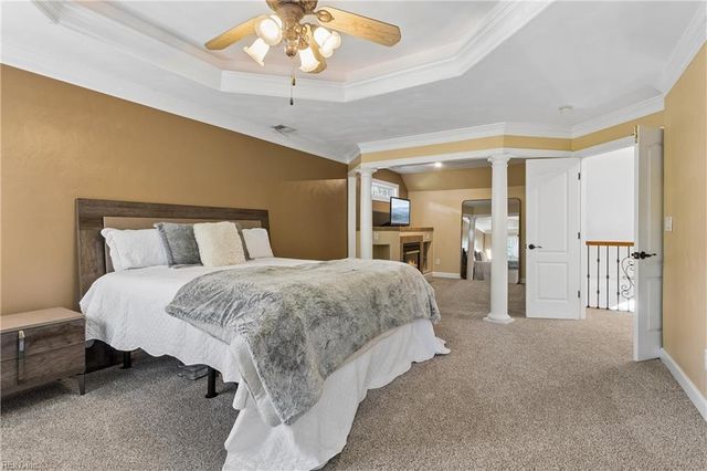 915 Shelter Rock LN, Chesapeake, VA 23322
