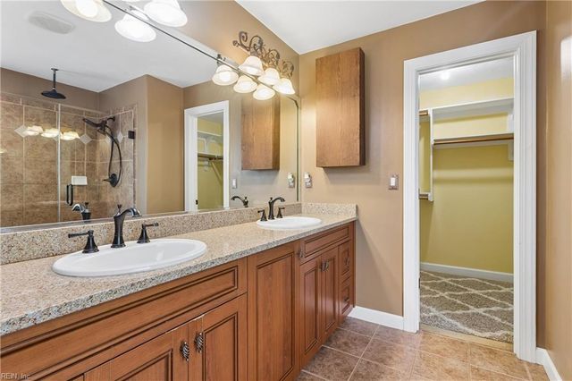 915 Shelter Rock LN, Chesapeake, VA 23322