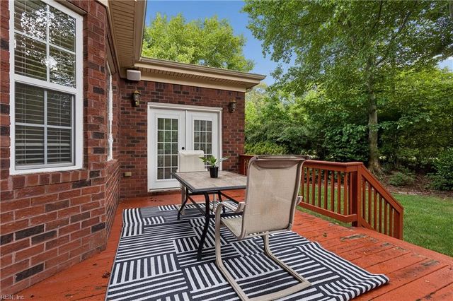 915 Shelter Rock LN, Chesapeake, VA 23322