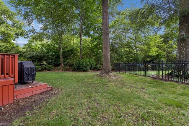 915 Shelter Rock LN, Chesapeake, VA 23322