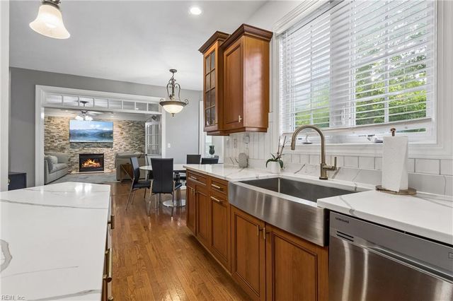 915 Shelter Rock LN, Chesapeake, VA 23322