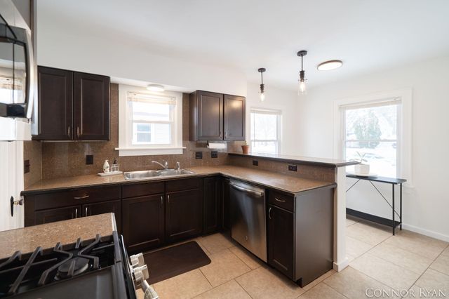 953 Lake Michigan Drive NW, Grand Rapids, MI 49504