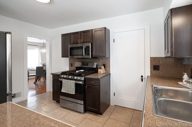 953 Lake Michigan Drive NW, Grand Rapids, MI 49504