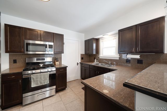 953 Lake Michigan Drive NW, Grand Rapids, MI 49504