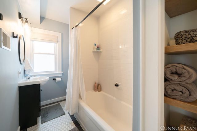 953 Lake Michigan Drive NW, Grand Rapids, MI 49504