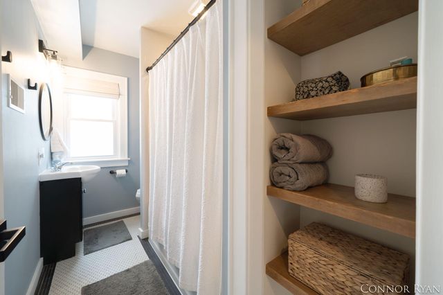 953 Lake Michigan Drive NW, Grand Rapids, MI 49504