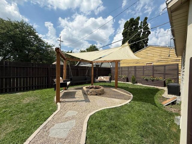 953 Lake Michigan Drive NW, Grand Rapids, MI 49504