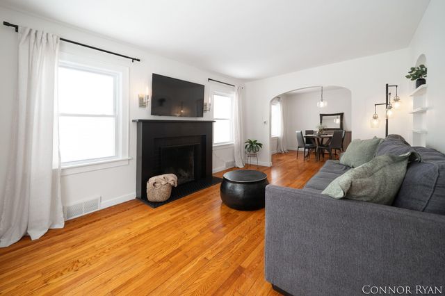 953 Lake Michigan Drive NW, Grand Rapids, MI 49504