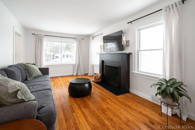 953 Lake Michigan Drive NW, Grand Rapids, MI 49504