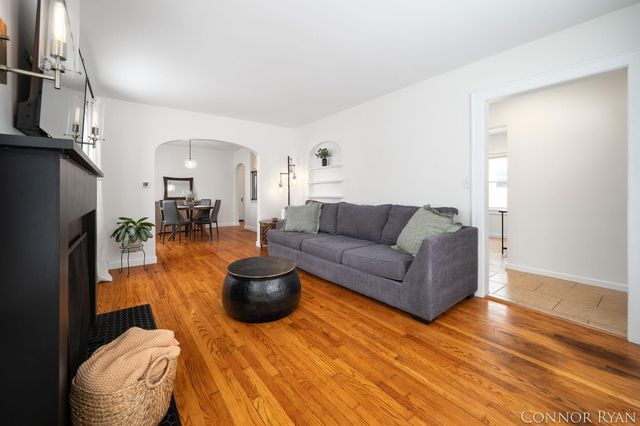 953 Lake Michigan Drive NW, Grand Rapids, MI 49504