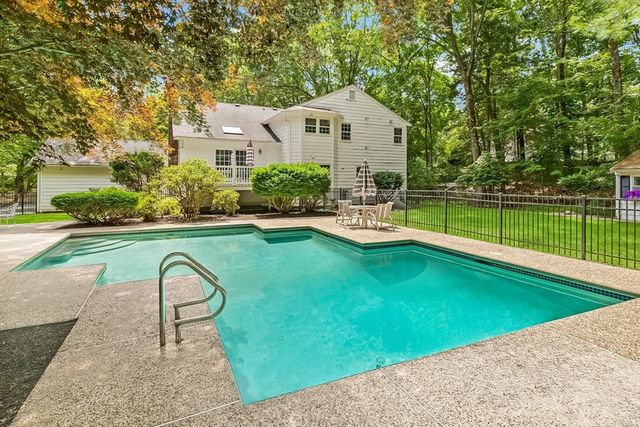 1 Partridge Hill, Sharon, MA 02067