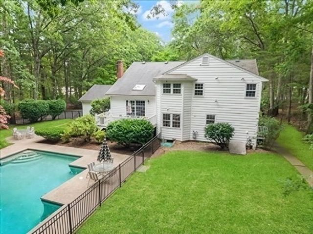 1 Partridge Hill, Sharon, MA 02067