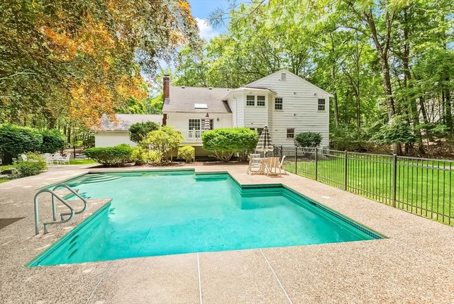 1 Partridge Hill, Sharon, MA 02067