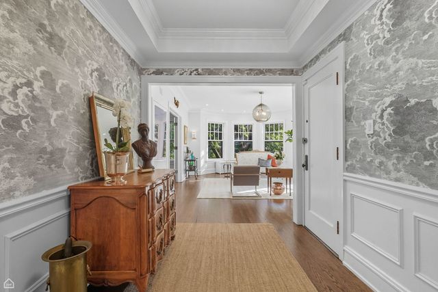 524 W BRIAR Place 2, Chicago, IL 60657