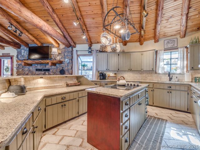 370 N BK 1600 Road, Stigler, OK 74462