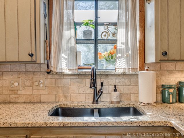 370 N BK 1600 Road, Stigler, OK 74462