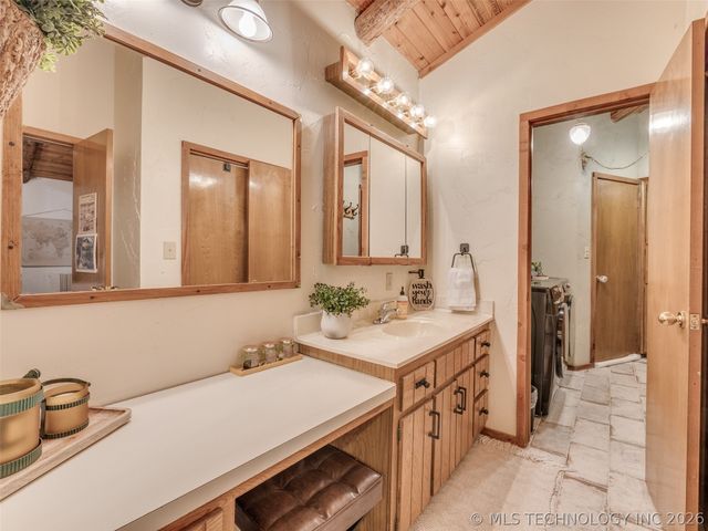 370 N BK 1600 Road, Stigler, OK 74462