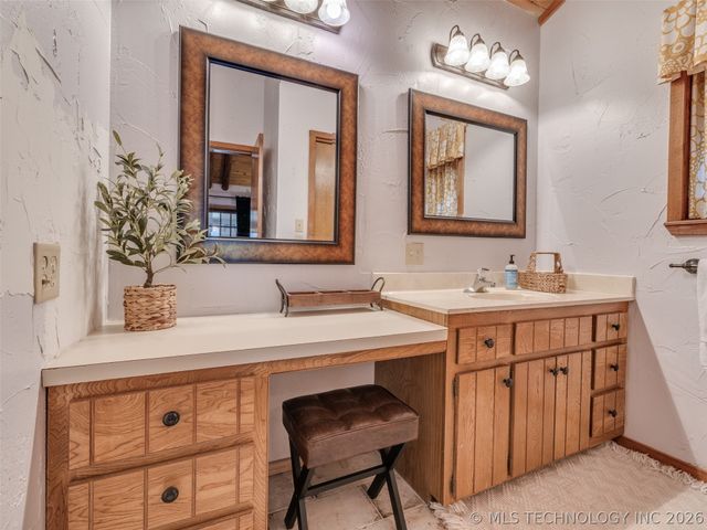 370 N BK 1600 Road, Stigler, OK 74462