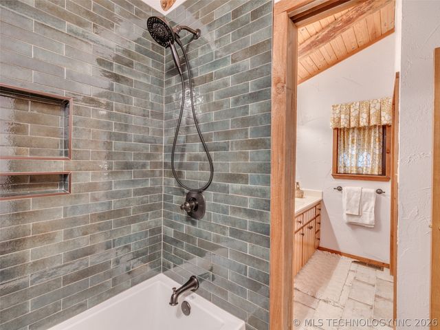 370 N BK 1600 Road, Stigler, OK 74462