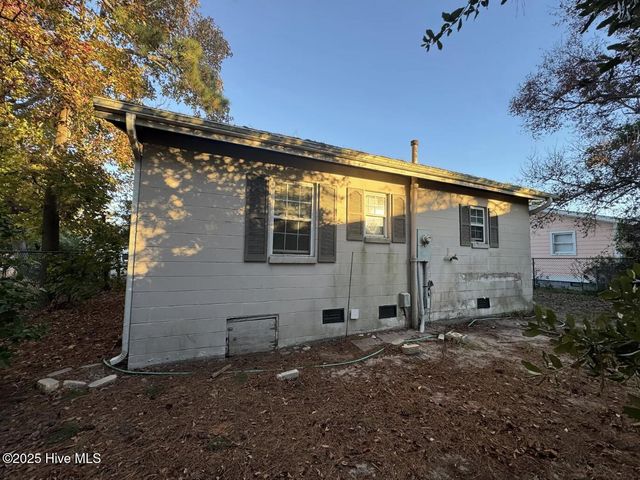 105 NE 67th Street, Oak Island, NC 28465