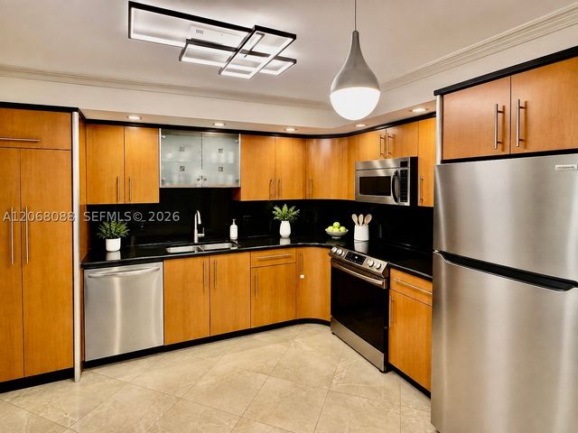 1600 S Ocean Dr 14F, Hollywood, FL 33019