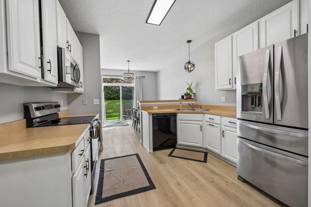 16369 Javari Court, Lakeville, MN 55044