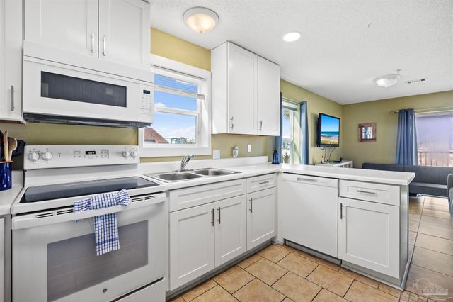 7464 Sunset Harbor Dr 111, Navarre, FL 32566