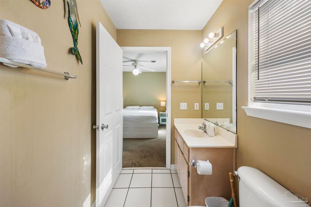 7464 Sunset Harbor Dr 111, Navarre, FL 32566